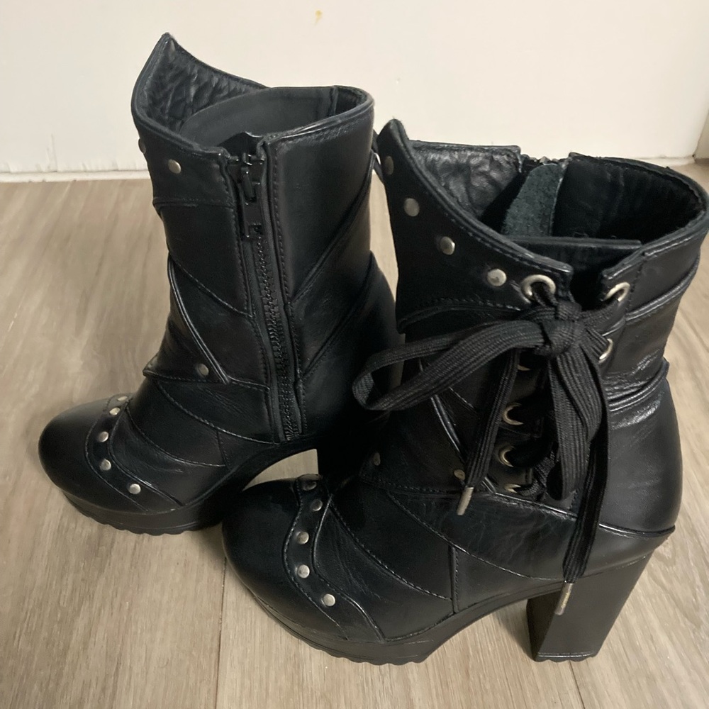 Verillas Black Leather Women's Boots